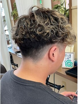 コア フィール ア デイ(COIFFURE A DAY) フェード カールスタイル ハイライト スペインカール