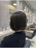 顎下切りっぱなしボブ／川崎