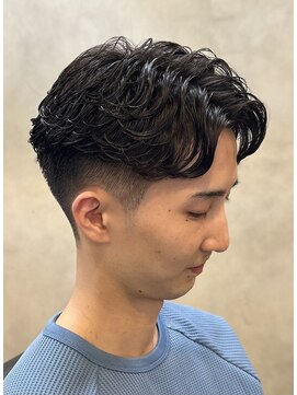 ビジネスシーン　カジュアルシーン　ウェーブパーマ