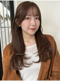 顔まわりレイヤーとまろやかベージュで柔らかヘア◎