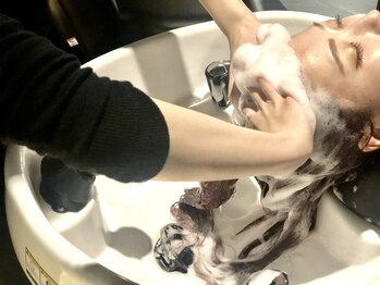 ルディー バイ ヘアーポケット(rudii by HAIR POCKET)の写真/【魚住駅徒歩1分】乾燥が気になる季節にAujuaヘッドスパが大人気♪癒しのsalon timeを…＊クーポンあり！