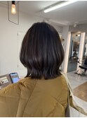 レイヤーミディアムで大人の軽やかヘア