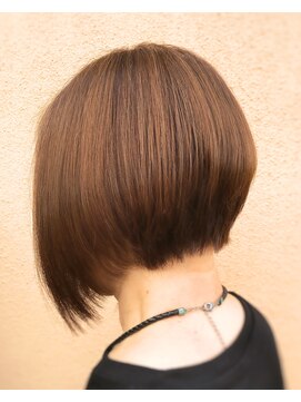 デフィ(defi) 大人かっこいい前下がりショートボブ