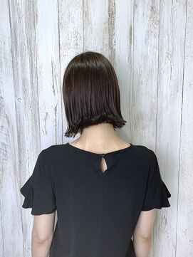 シューフルール(chou-fleur) シャープな印象大人の外ハネボブ