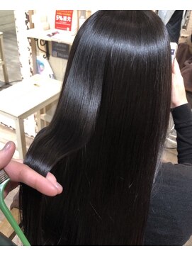 リラ バイ クオーレ(LIRA by CUORE) うる艶酸性縮毛矯正