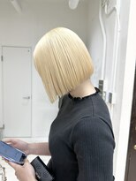 ヲタク(wotaku.)&nbsp;抜きっぱなしブリーチ2回ホワイトブロンドケアブリーチミニボブ