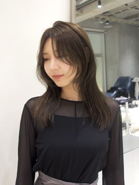 ローエ バイ デコ(Rohe by DECO) -Saki- レイヤーカット、オリーブブラウン