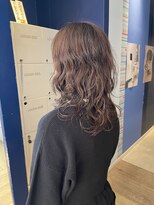 コワファースト 大分(COIFF1RST) ミディアムのパーマスタイル