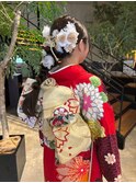 編みおろし×華やかな髪飾り
