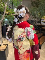 ビーワールド(B WORLD)&nbsp;編みおろし×華やかな髪飾り