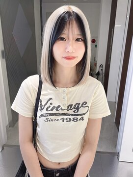 ジーナリア(Xena ria) 《袴田》ホワイト/フェイスフレーミング/ロブ