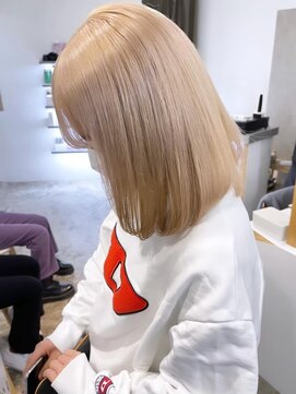 リムレスバイサンク 万代 新潟駅(LIMLESS by cinq) 新潟駅ミルクティーベージュペールピンクベージュ顔周りレイヤー