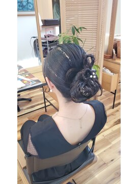 エスヘアーメイク(S Hair Make) ねじりアップヘア