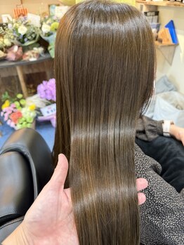 一人のスタイリストが丁寧に担当する美容室4月3日。リラックスした雰囲気であなたの美しさを引き出します！