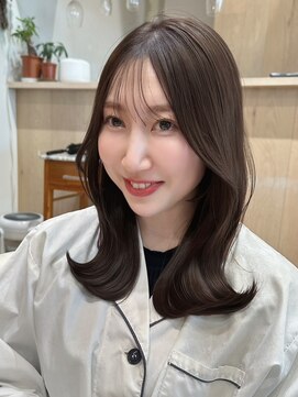 バイオレット ナゴヤ(Violet Nagoya) シースルーバング/くびれヘア/ブラウングレージュ/透明感カラー