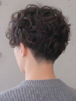 トゥルートラスト オムオム 甲府和戸(True Trust HOMME HOMME)&nbsp;メンズ カーリー メンズパーマ ツーブロック ココアブラウン