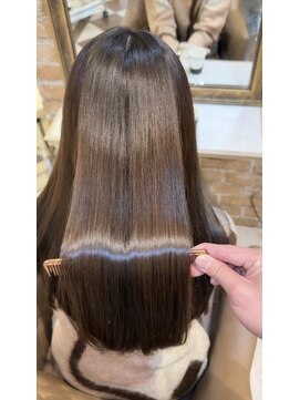 アリーシャ バイ アルティナ(Alisha by artina) 上品にまとまる美髪ストレート