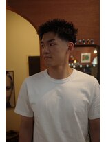 エディ(Edy)&nbsp;メンズスパイキーショートフェードピンパーマ刈り上げ眉毛カット