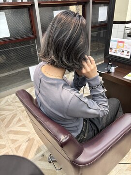 ハレケルーピディア(HAREKE loopidia) グレージュ×切りっぱなしボブ