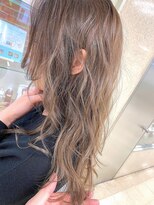 トレヴァーデルチザン(TREVOR DE'RTISAN) ウエーブ×ミルクティー