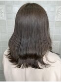 オリーブベージュ