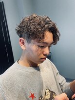 イリヘアー(ili hair) プードルパーマ×センターパート