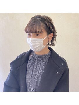 インサイドアウト(IN SIDE OUT+) カチューシャ風編み込み / ボブアレンジ【IN SIDE OUT＋】