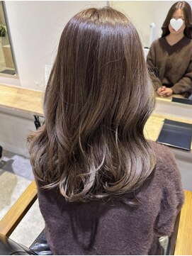 リタ(rita.) 小辻 ツヤ髪☆シアーグレージュ×イルミナカラー