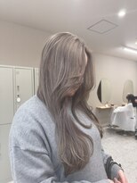 シカ 神戸三宮元町店(Cica)&nbsp;ハイトーン ミルクティーベージュ ブリーチ 三ノ宮 元町