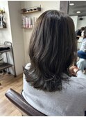 ミディアムレイヤーくびれミディアム艶カラーカーキブラウン