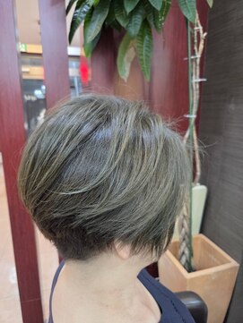 アーティーミンミ(arte minmi) オリーブベージュショートボブ