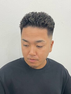 一鳳庵　【イオアン】 刈り上げアップバング メンズカット フェード