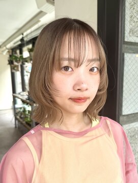 シロ(SiLO) 顔まわりレイヤー外はねくびれベージュ◇