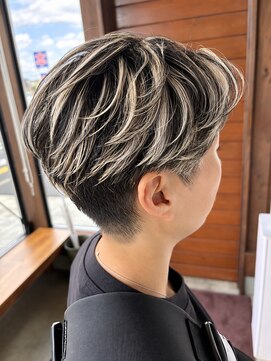 リドル ヘアー 駒生店(Riddle HAIR) 伸びたブリーチを活かす刈り上げショート