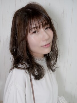 ティアラ 桜木町(TIARA) 鎖骨ミディアム　シークレットハイライト