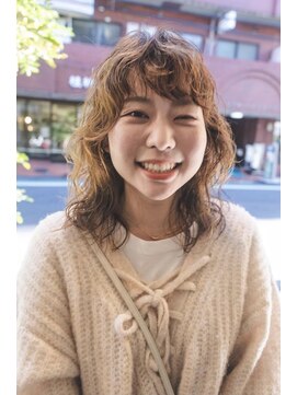 ユートゥイーズ つくば(U too e's) 《Utoo e's つくば美容室 》ラフな質感のミディアムパーマ