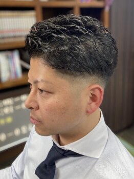 バーバーファースト(BARBER FIRST)の写真/周りの差をつける第一印象◎スーツスタイルにも映える爽やかな好印象ヘアでワンランク上の男へ！