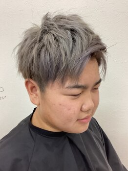 グラーフ(gra:f)の写真/一人ひとりの個性を活かしながらもトレンドをおさえたパーマやカラー、ヘアスタイルをデザインします♪