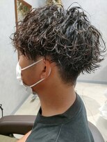 リット×ベリエ(Lit.×belier)&nbsp;スパイラルパーマメンズマッシュセンターパート波巻きパーマ30代