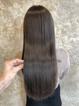 パーセンス(Pursense)の写真/お客様の髪質を見極め、お悩みに沿ったオーダーメイドトリートメント。毛先まで潤い、唯一無二の仕上がりに