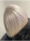 ホワイトグレージュミニウルフショートヘアタッセルボブ