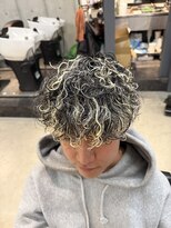 リベルテ グリット(Liberte Grit)&nbsp;バロックパーマ×金メッシュ５０％/メッシュパーマ