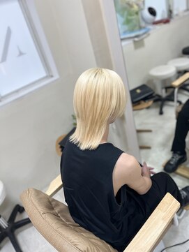 カリーナ(CARINA) ブロンド