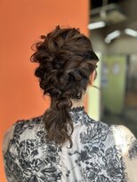 トータルヘアサロンカマダ&nbsp;ゆるふわ編みおろしヘアアレンジ
