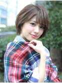 浮遊感のある小顔愛されショートヘア