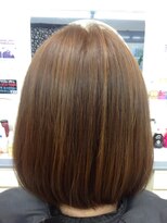 マニ(mani)&nbsp;小顔で魅せるミディアムヘア