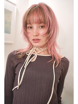 レコ 渋谷(LECO) ウルフカットのハイトーンピンク×ベージュローライトカラー