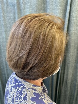 びび 住吉店の写真/白髪を活かして、上品に美しく