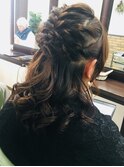 編み込みツイストハーフアップ