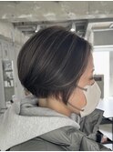 ROUIS 津田沼 チャコールグレーハイライト/刈り上げショートボブ